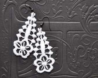 white lace dangle earrings / vintage cutout lace earrings / small botanical earrings