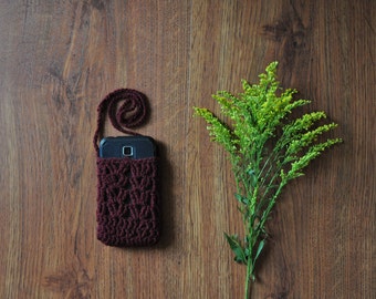 weinrote Handytasche / Smartphonetasche gestrickt / gehäkelte Handytasche