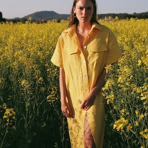 Vestido de camisa de lino amarillo