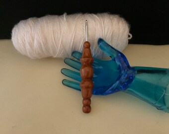 Clover Amour D / 3.25 Handmade Too Shay Crochet Hook Handle with Cedar Wood Handle clover Amore hooks