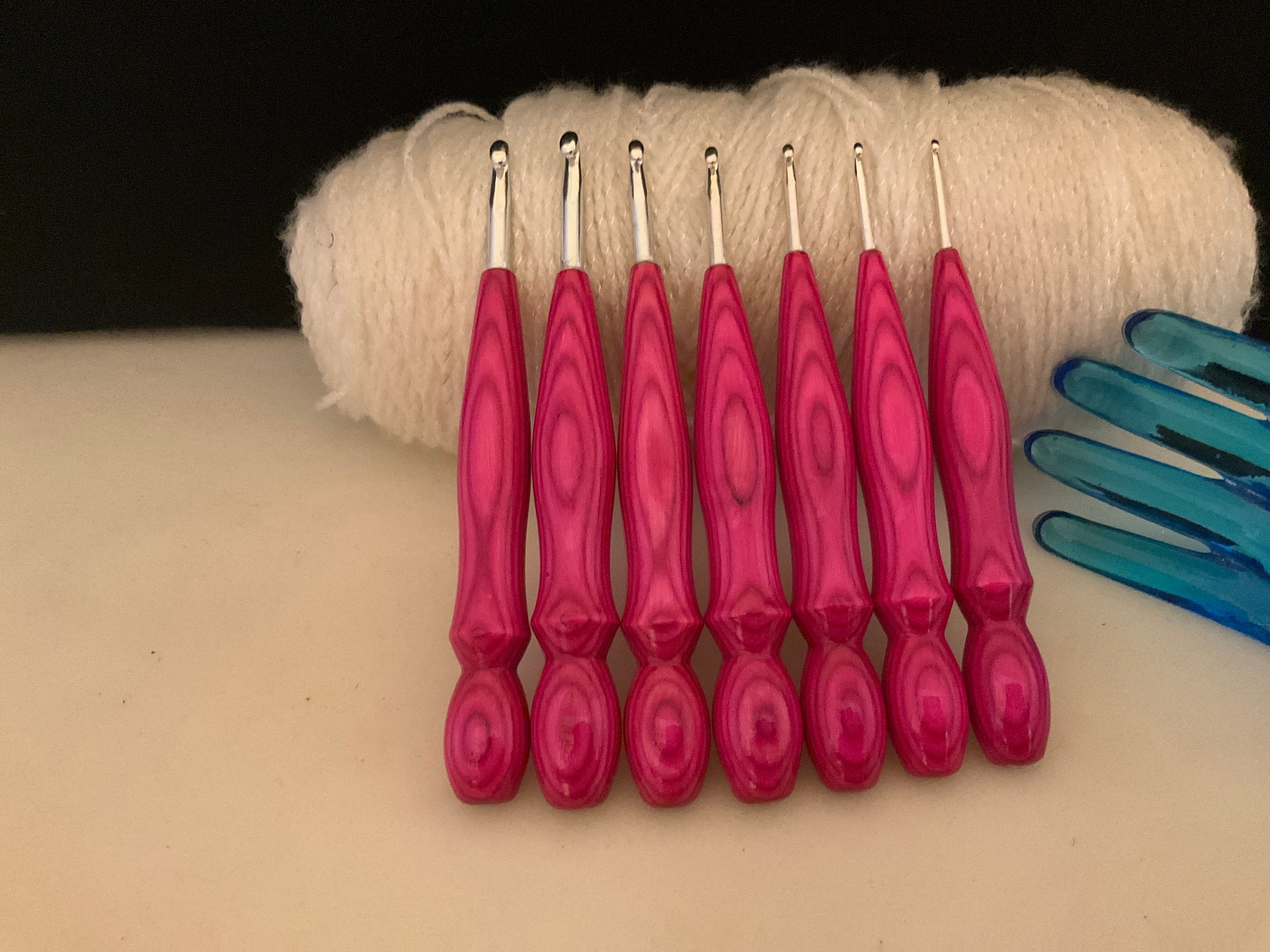 Crochet Hooks Aluminum Crochet Hooks, 8mm and 9mm, Red Blue, Tool Supply  Handmade, Supplies for Making, Ready to Ship, Comfort Grip Soft 