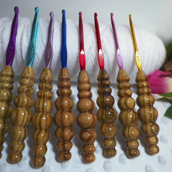 8 crochet Hooks with Handmade Dark Oak  Wood Handle  Size : 4-8mm