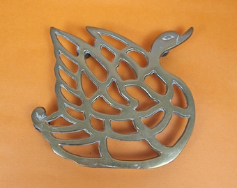 Vintage brass trivet. Lovely swan shape. Elegant, stylish and useful too!