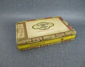 Vintage wooden cigar box with original paper decoration. Jamaican La Tropical De Luxe cigar box. Keepsake box. Jewelry box.