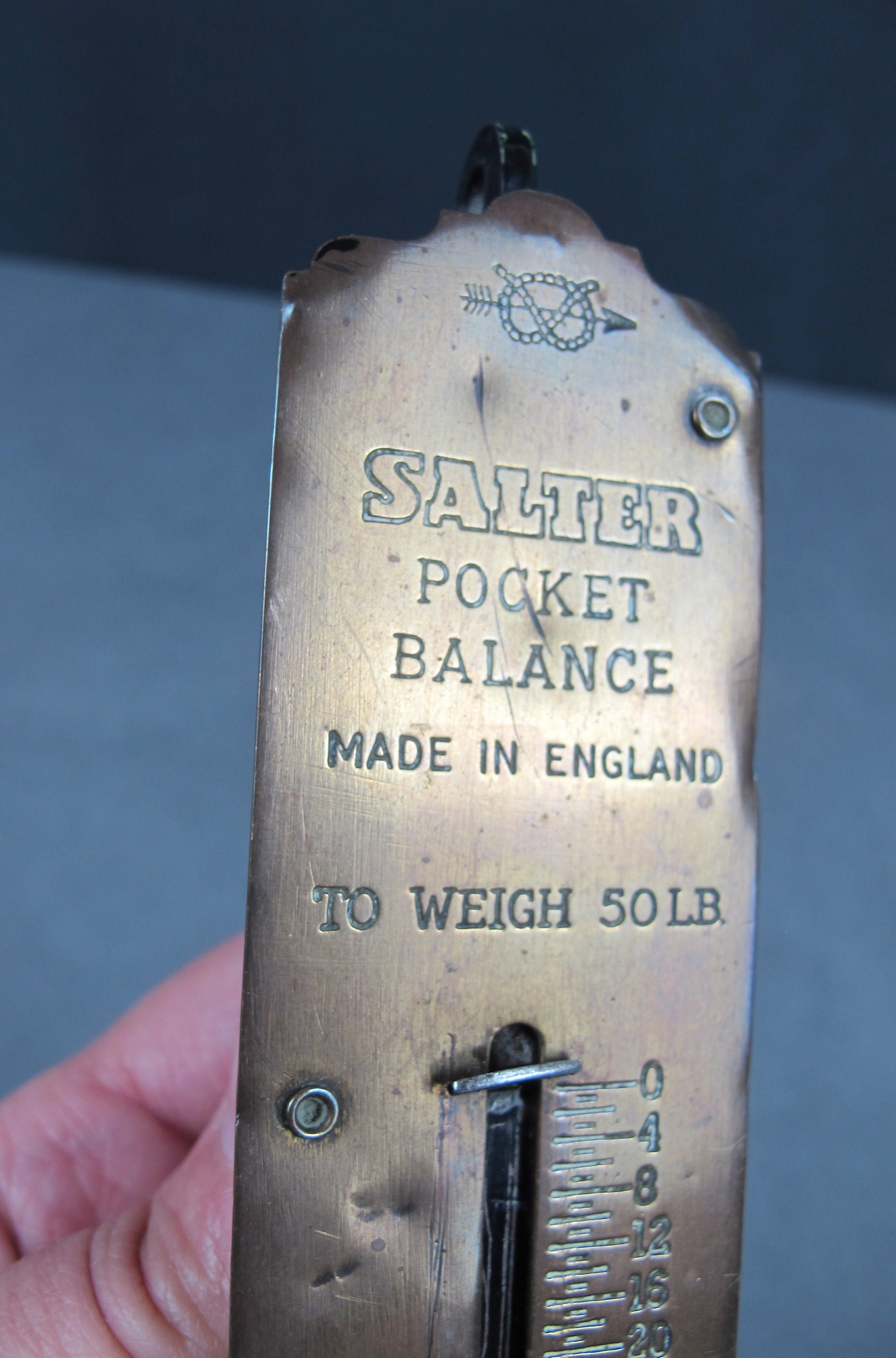 Antique weighing scale. Salters Pocket Balance No. 3 to weigh up 