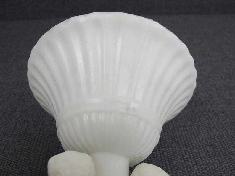 Small raised plastic planter Vintage white plastic urn with two cherubs Air plantcactus display planter. Kitsch cuteness