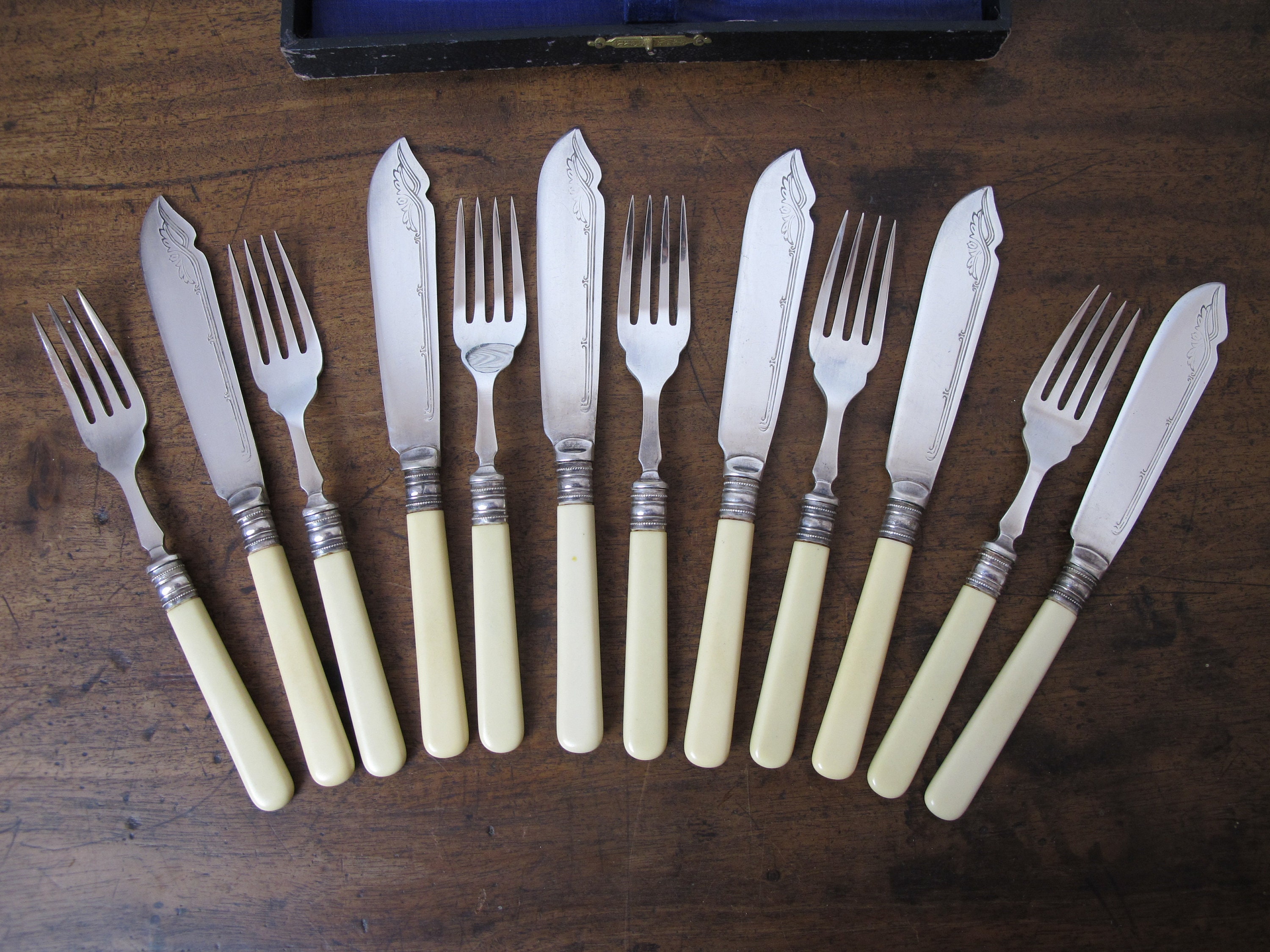 Vintage Boxed Set of Fish Knives and Forks. EPNS Set of Six of Each Diss  and Sons England. 
