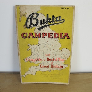 Bukta Campedia mit Zeltplatz- und Jugendherbergenplan von Großbritannien. Vintage-Einzelhandelskatalog für Zelte und Campingzubehör.