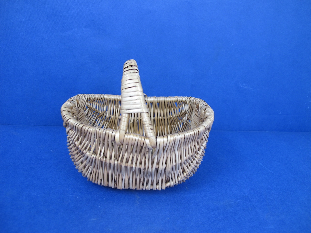 Vintage Small Wicker Basket. Egg Basket or Decorative Storage. Very