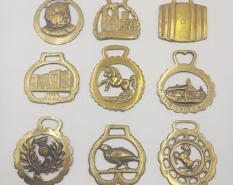 Vintage hästmässingsmedaljonger: Retro heminredning.
