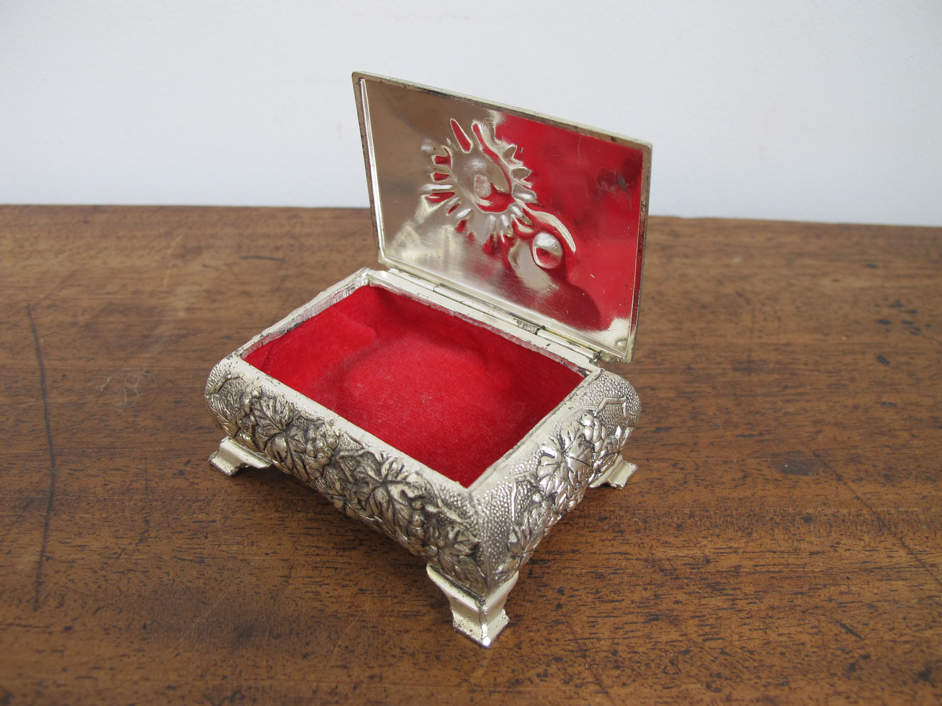 Vintage Trinket or Jewelry Box. Lined With Red Fabric. -  Canada