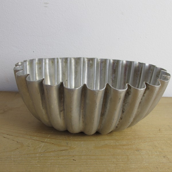 Vintage small aluminium jelly mould. Finely fluted. 6 x 4.5 inches