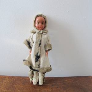 Vintage Inuit Eskimo costume doll. Girl in white leather winter suit with  fur trim. 7.5 inches tall (19cm)