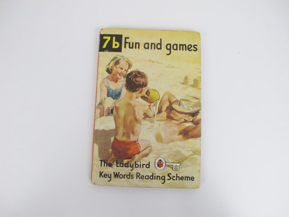 洋書  Family Ladybird Books Happy Family (Read with Ladybird): Jackson, Shirley
