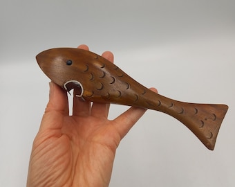 Vintage mid century modern wooden shark or fish bottle opener. Lovely shape. Vintage barware, kitchenalia. Mid Century Modern