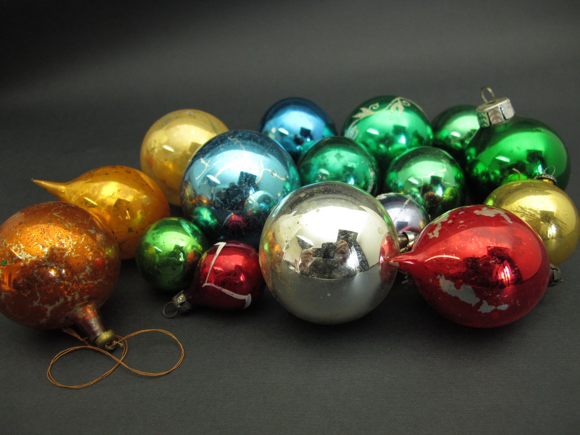 Mixed set of 17 vintage glass Christmas decorations / baubles.  Etsy