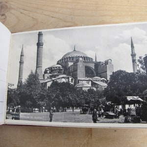 イスタンブールのヴィンテージまたはアンティークの観光ポストカード。白黒写真。未使用のミシン目付きカード20枚