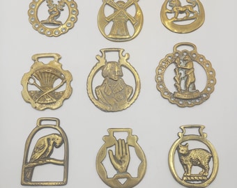 Vintage hästmässingsmedaljonger: Retro heminredning