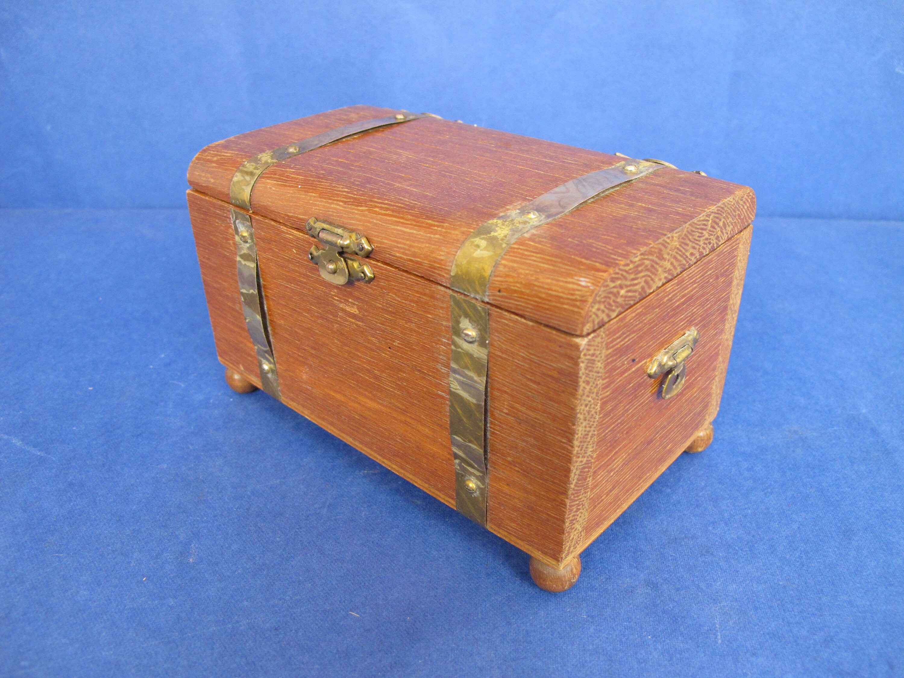 Vintage oak treasure chest with hinged lid. Keepsake box. Etsy