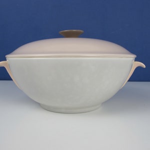 Poole Pottery  tureen Twintone Peach Bloom & Seagull (C97). Lovely Art Deco shape ceramic lidded serving dish.