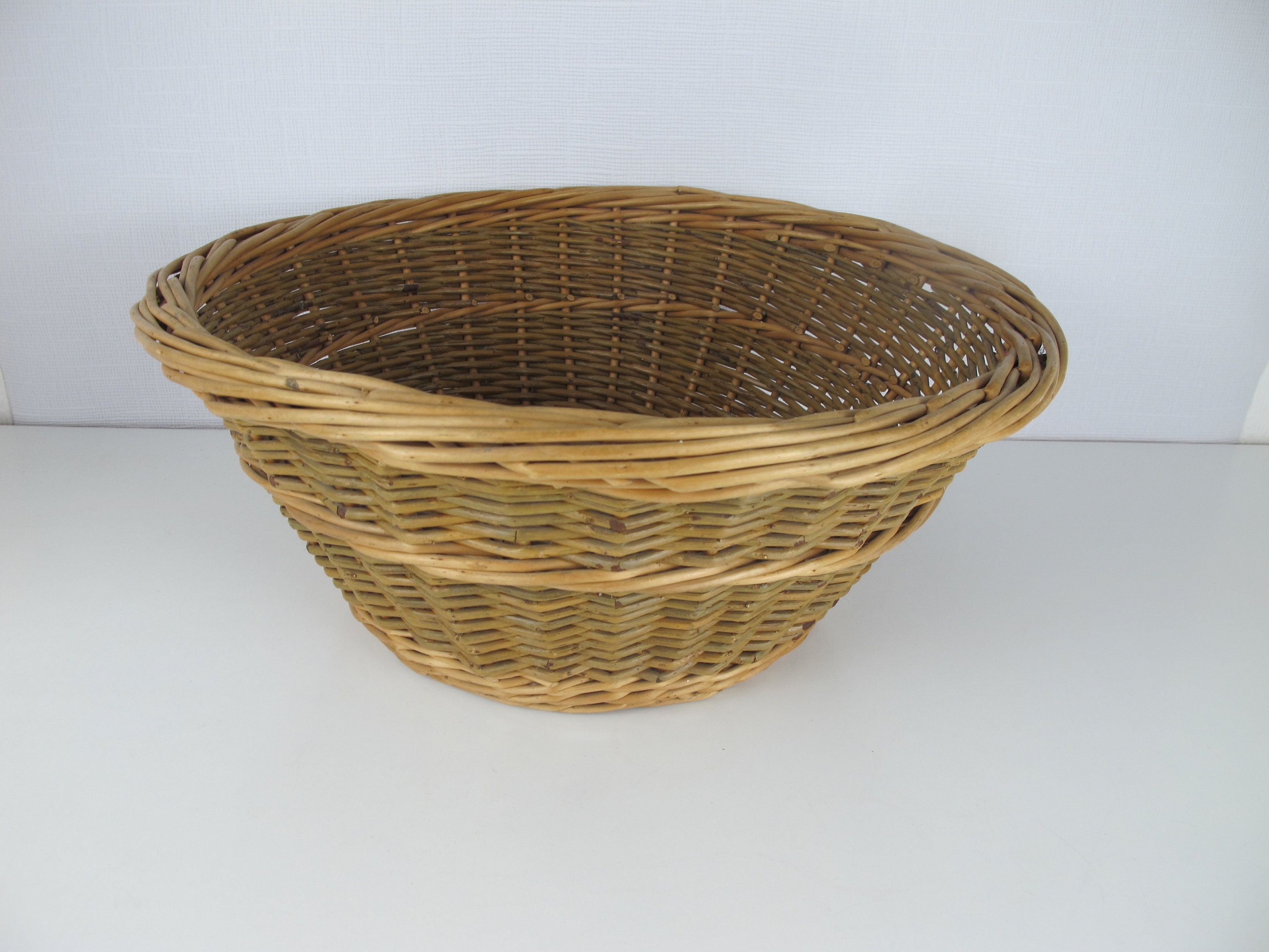 Vintage wicker basket. Round open basket 15 inches diameter 7 Etsy