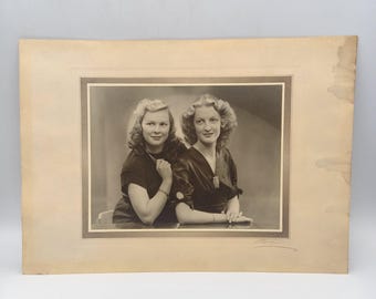 Vintage photograph - black and white, two young women, 1940s