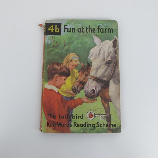 livre de schémas de lecture de mots-clés coccinelle pour enfants vintage. Numéro 4b Amusement à la ferme - par W Murray avec des illustrations de JH Wingfield