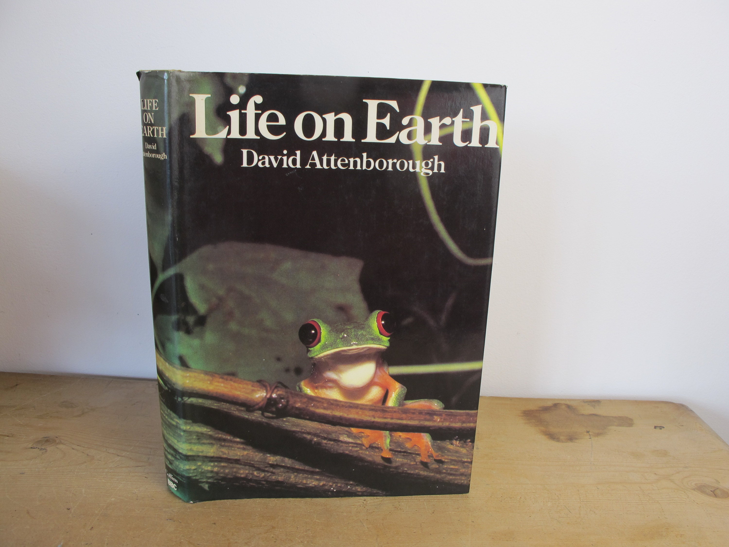 Life on Earth by David Attenborough. Hardback, First Edition 1979