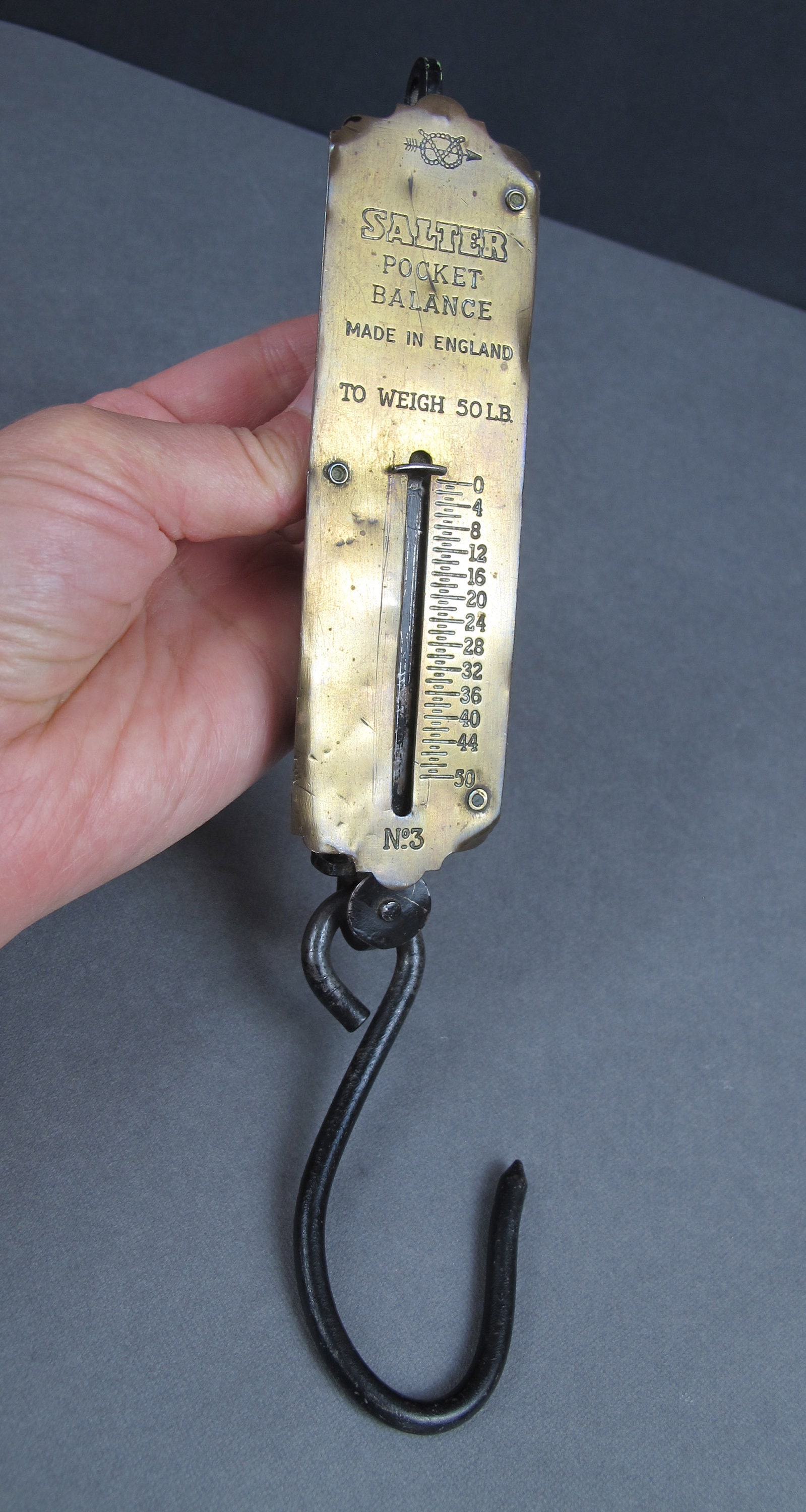Antique weighing scale. Salters Pocket Balance No. 3 to weigh up 