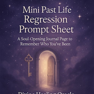 Puede incluir: Un cielo nocturno estrellado de color morado y azul con una llave dorada colgando sobre una puerta. El texto "Mini Past Life Regression Prompt Sheet" está en la parte superior de la imagen. El texto "A Soul-Opening Journal Page to Remember Who You've Been" está debajo de la puerta.