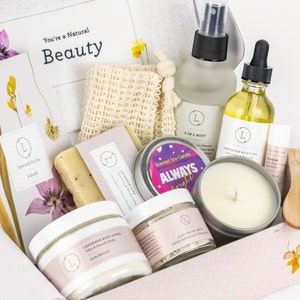 Relaxing Birthday Gift Box, Personalized Lavender Spa Gift Set for Her, Unique Birthday Gift Box, Friendship Gift, Holiday Basket for Her