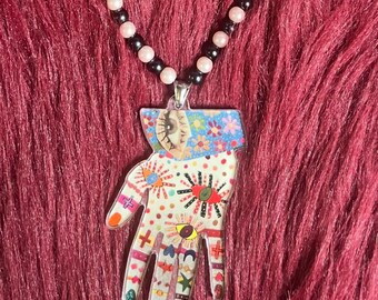 RaNdOmNeZ Studio zwart en babyroze handhanger met kralen handgemaakte ketting
