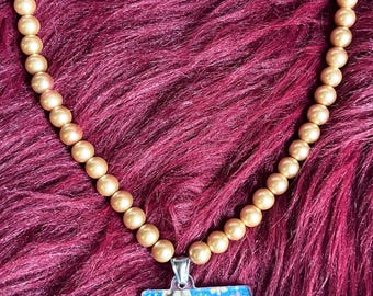 RaNdOmNeZ Studiobruine handketting nepparel met handhanger