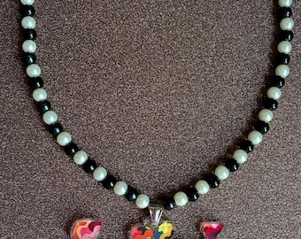 RaNdOmNeZ Studio Alien Babez White And Black Necklace