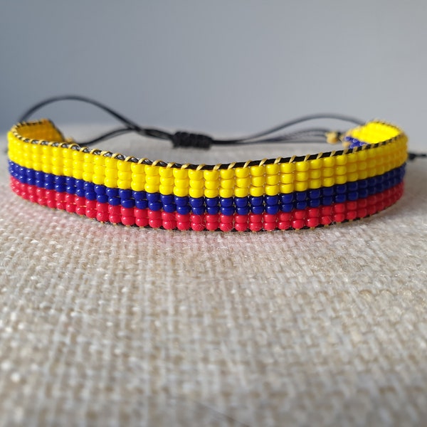 Handgeweven kralenarmbandje "Colombiaanse vlag" / Loom beaded bracelet "Colombian flag" / Kralenarmbandje met waxkoord