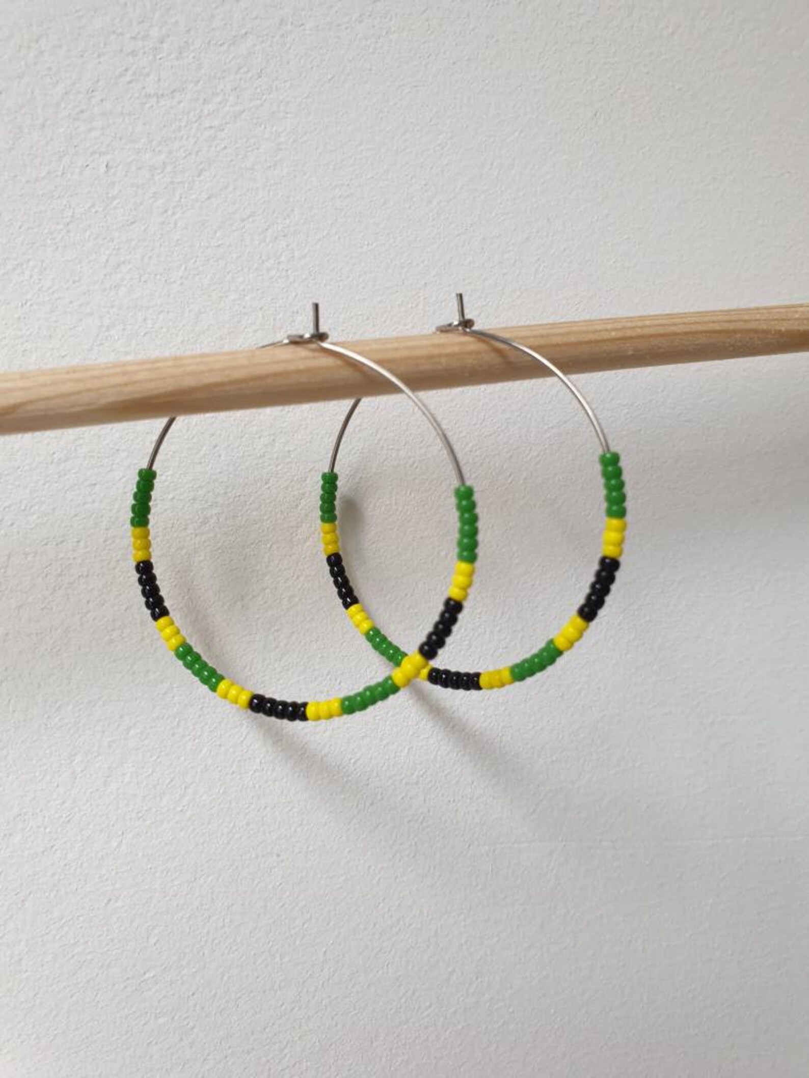 Jamaican earrings Beaded Jamaican flag hoop earrings Etsy Nederland