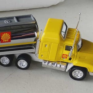 Matchbox Collectibles Shell Mack CH600 Tanker Truck 1:100 Scale 1998 Diecast