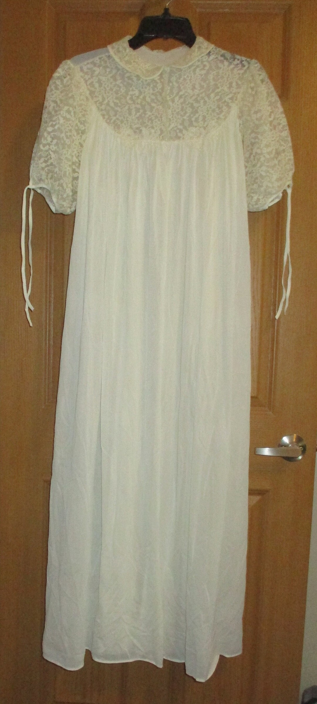 Ivory Button Down Robe Vintage Nylon Robe Ivory Lace Trim Button Front M to L Wedding Bridal ...