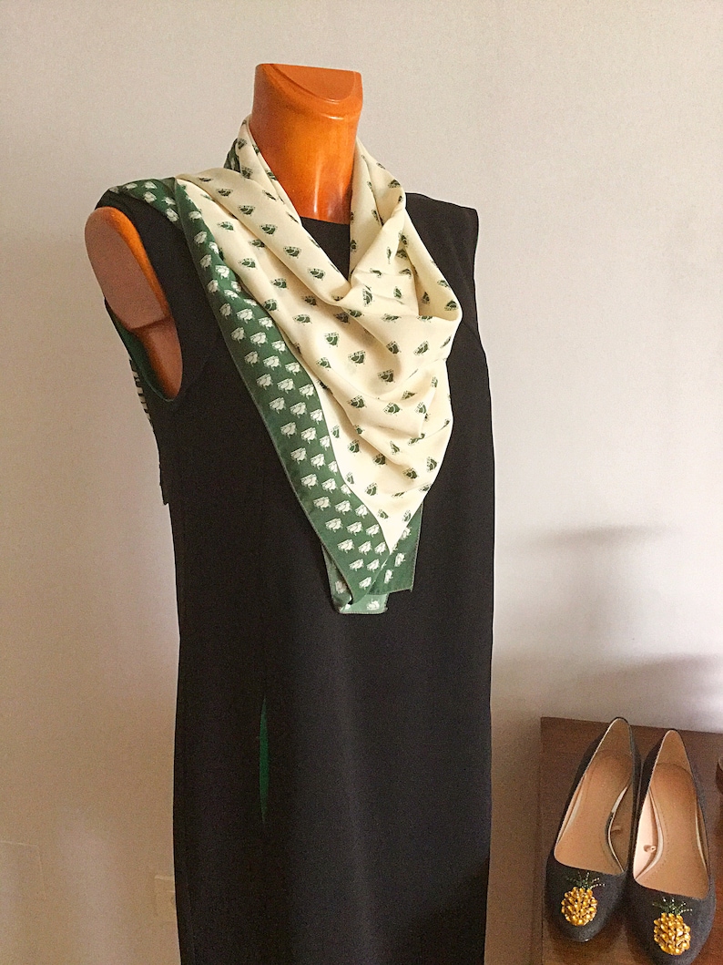 El Corte Ingl\u00e9s Vintage 90s Scarf Silk Green and Wthite Colors 36,2\u201d x 35,4\u201d