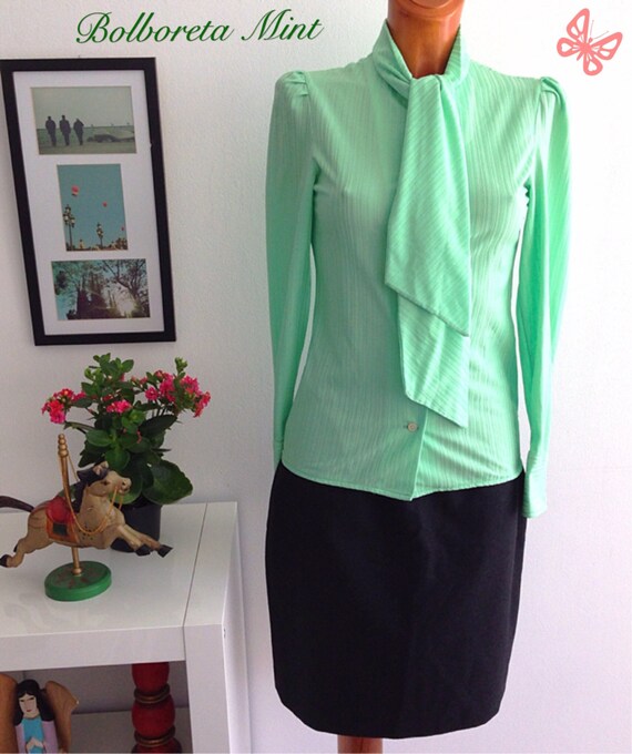 Vintage pistachio green blouse. Long sleeves with