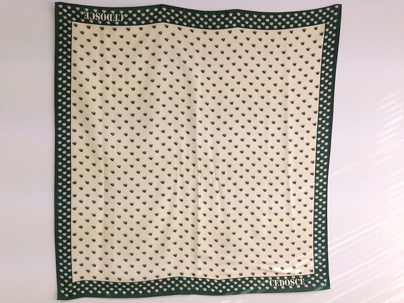 El Corte Ingl\u00e9s Vintage 90s Scarf Silk Green and Wthite Colors 36,2\u201d x 35,4\u201d