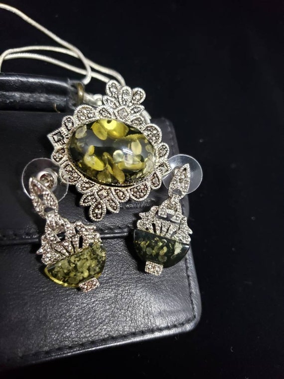 Beautiful Green Agate Glass Necklace And Earring S