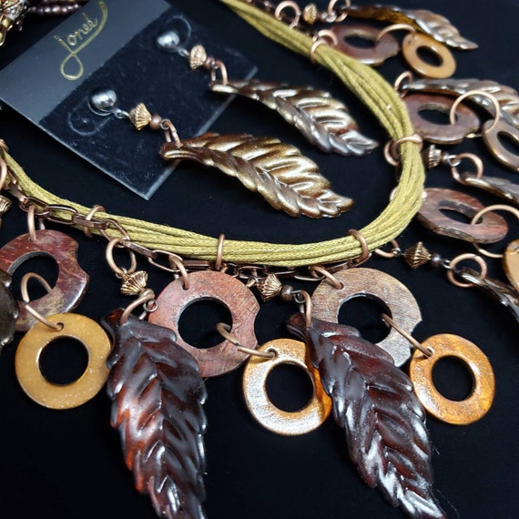 Kitschy Feather Necklace And Earrings Jewelry Set. - image 5