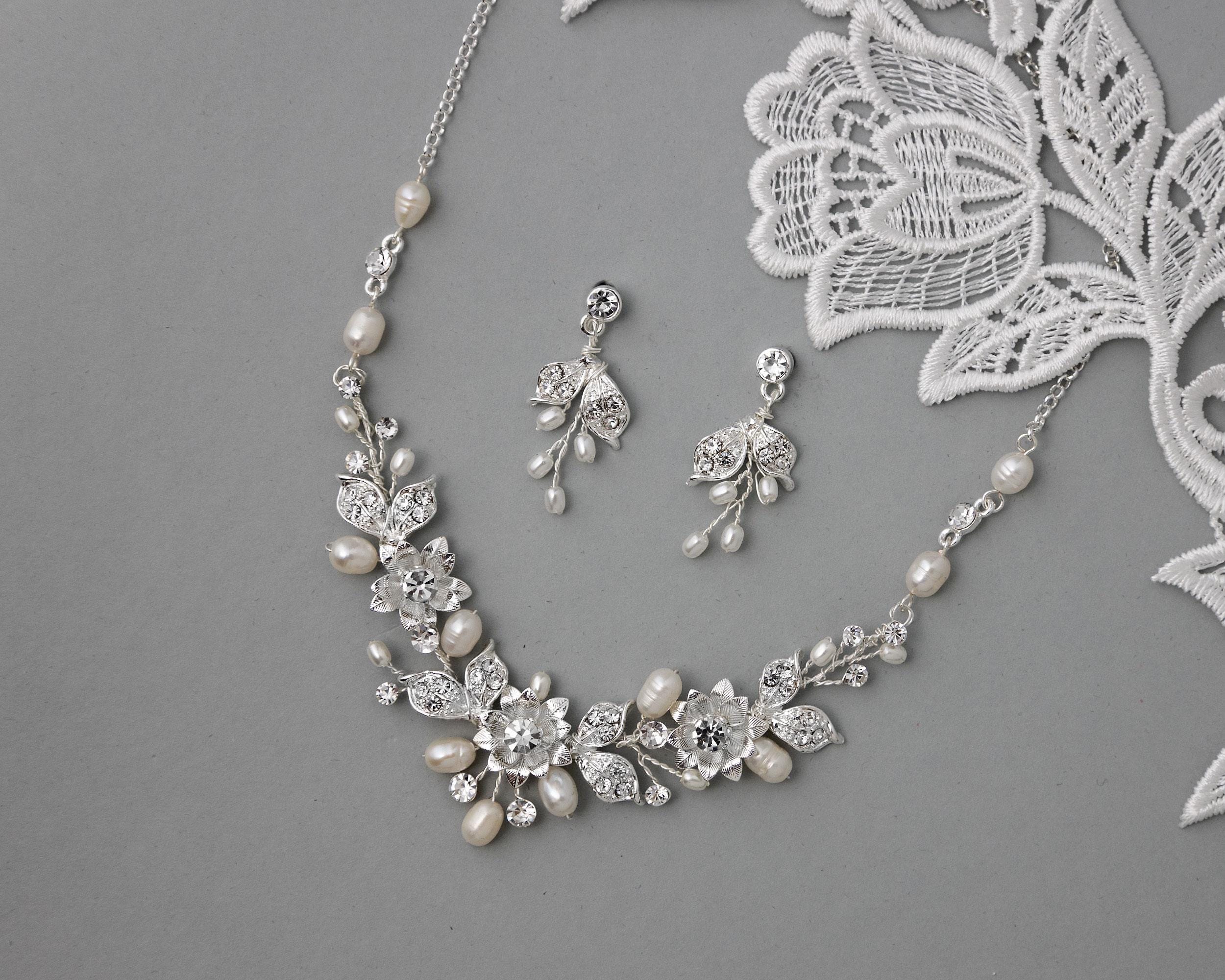 Floral Pearl Necklace & Earring Set Elegant Wedding & Party Jewelry main image 1