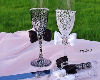 Wedding Glasses, Wedding Flutes, Toasting Flutes, Wedding Champagne Glasses, Bride and Groom Flutes, Personalized gift, set of 2