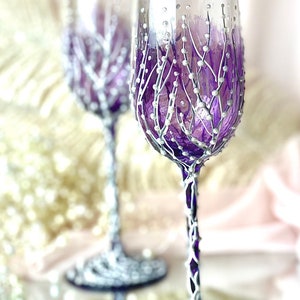 Purple Wedding Flues, Lilac Wedding Glasses, Wedding Champagne Flutes, Bride And Groom, Personalized Toasting Flutes, Wedding gift, set of 2