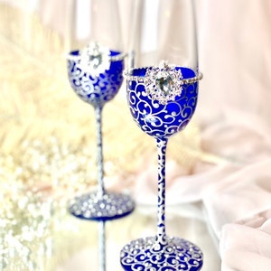 Royal Blue and Silver Wedding Champagne Flutes, Toasting flutes, Wedding Glasses, Royal Wedding, Anniversary gift, Bridal shower gift