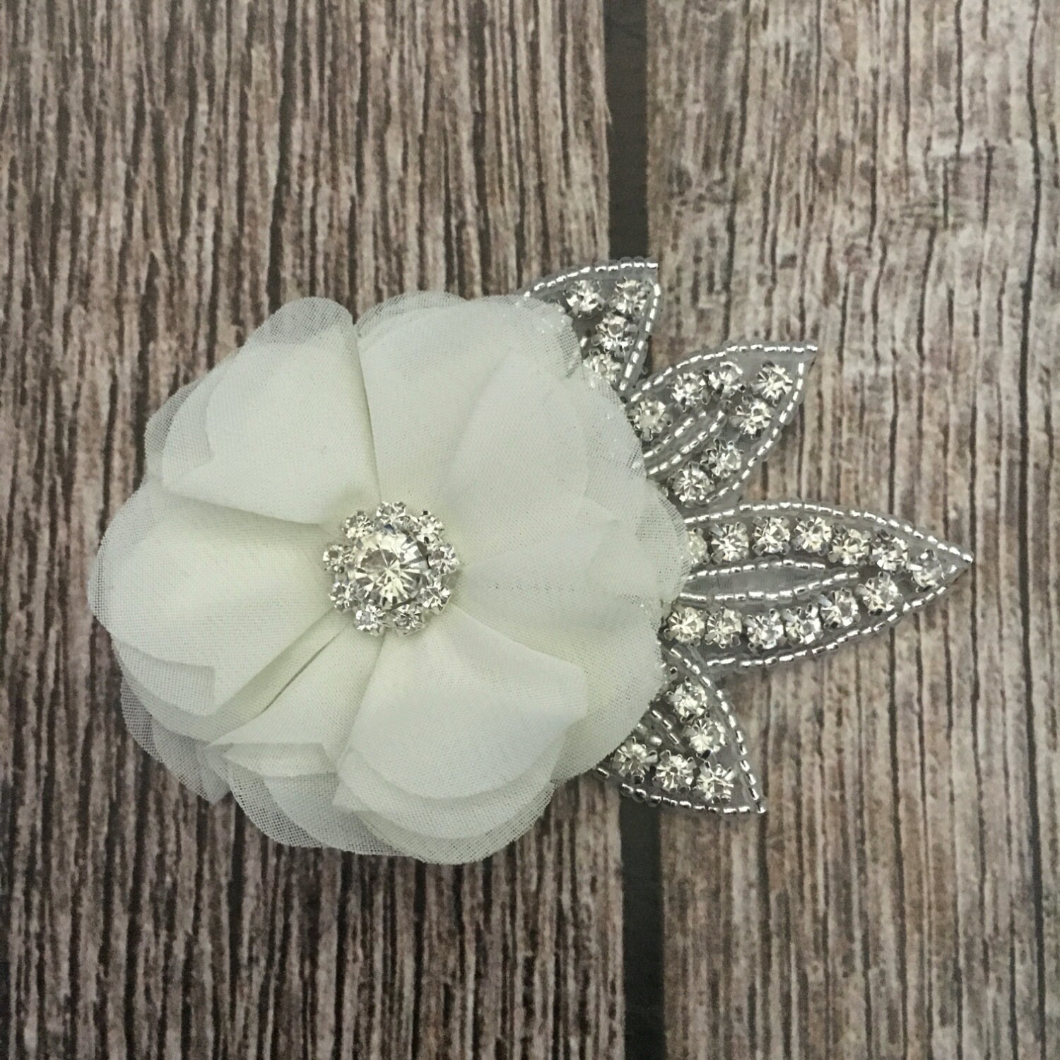 Gucci Ivory Hair Clip with Sparkling Rhinestones Gucci Rhinestone Hair Clip Barrette White Plastic ref  main image 3