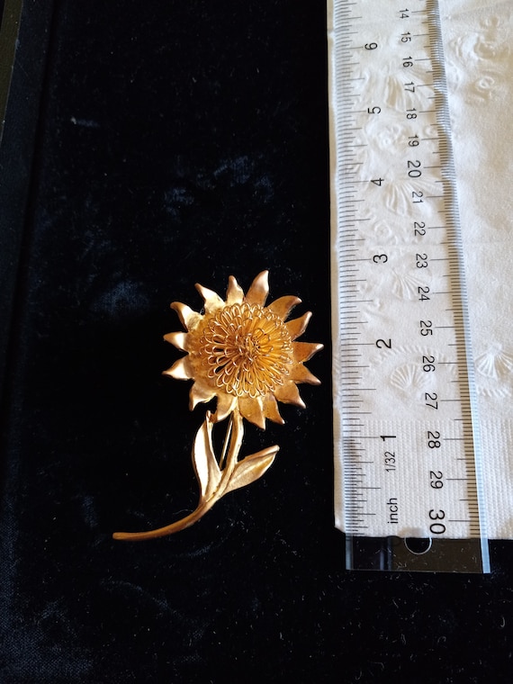 Unique gold sunflower brooch