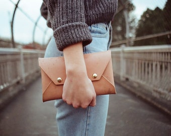Embreagem de couro minimalista, bolsa de envelope de couro, bolsa de mão, pulseira feminina, feita à mão em Portland, Oregon